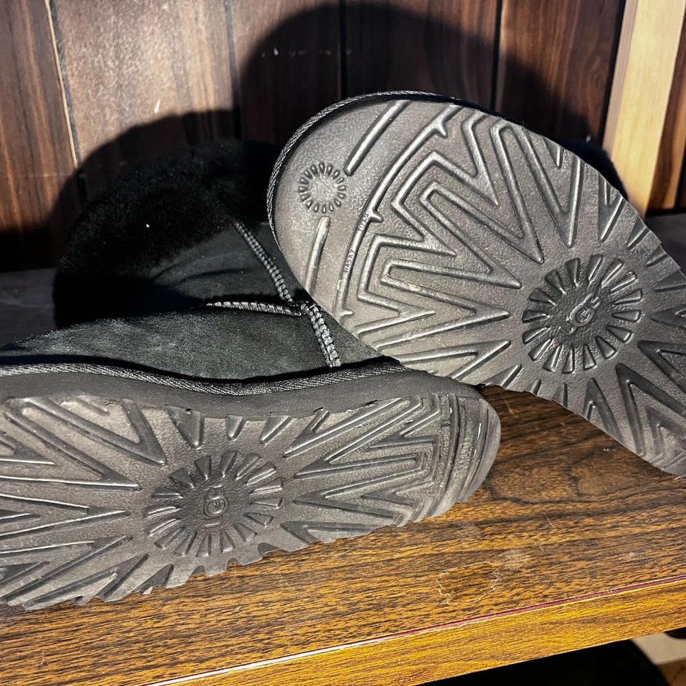 UGS BOOTS - Picture 3 of 6